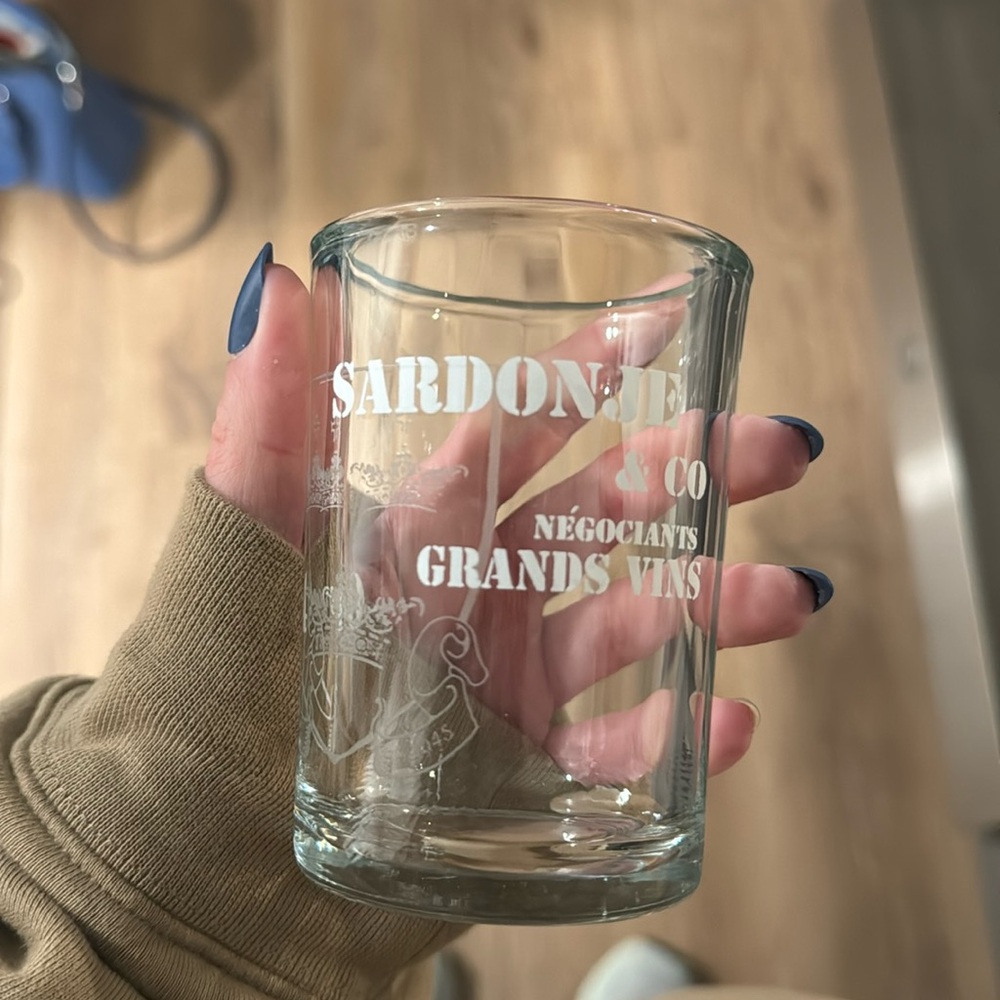 4 glasses (wine)